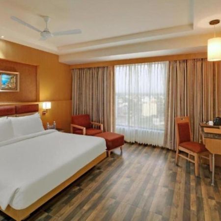 Hotel Seven Inn Near Delhi Airport Нью-Дели Экстерьер фото