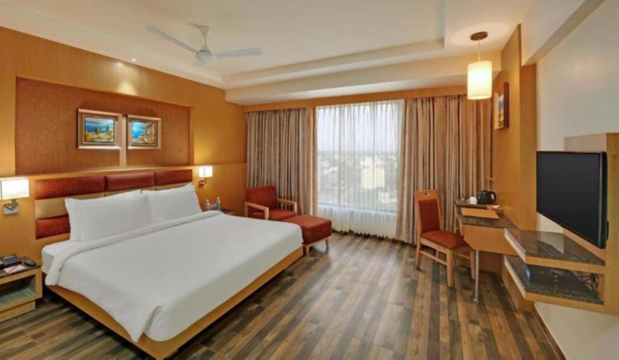 Hotel Seven Inn Near Delhi Airport Нью-Дели Экстерьер фото