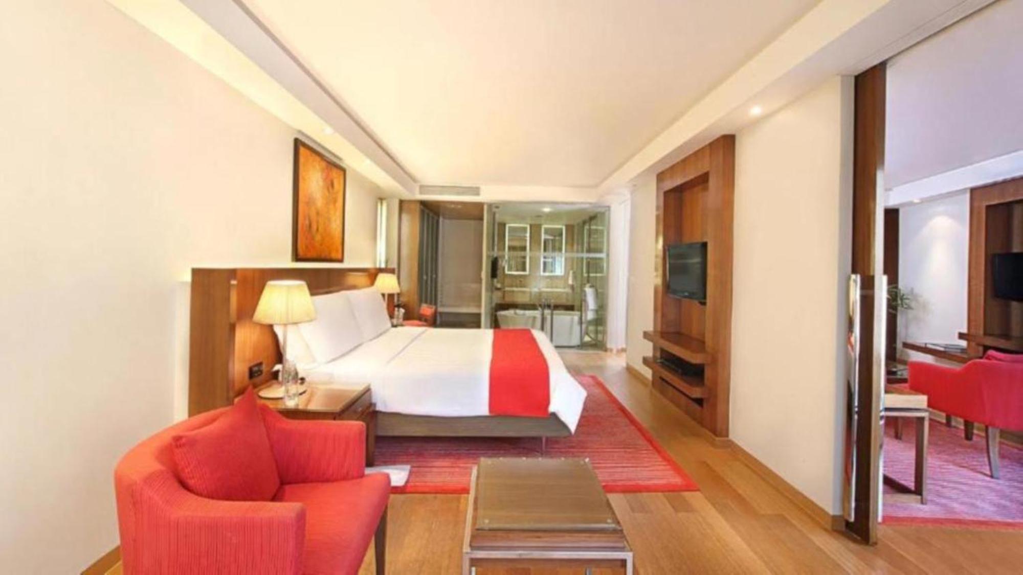 Hotel Seven Inn Near Delhi Airport Нью-Дели Экстерьер фото