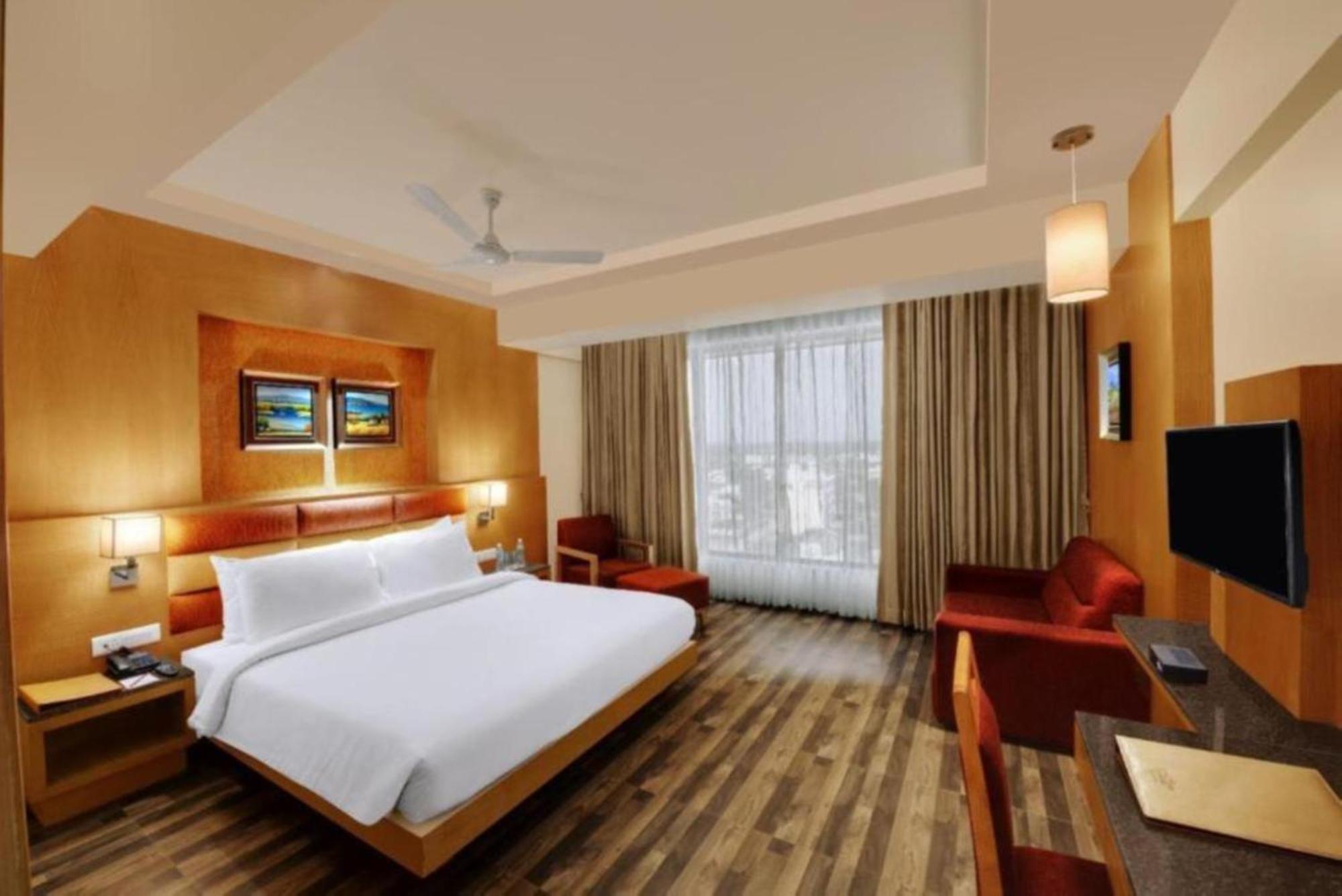 Hotel Seven Inn Near Delhi Airport Нью-Дели Экстерьер фото